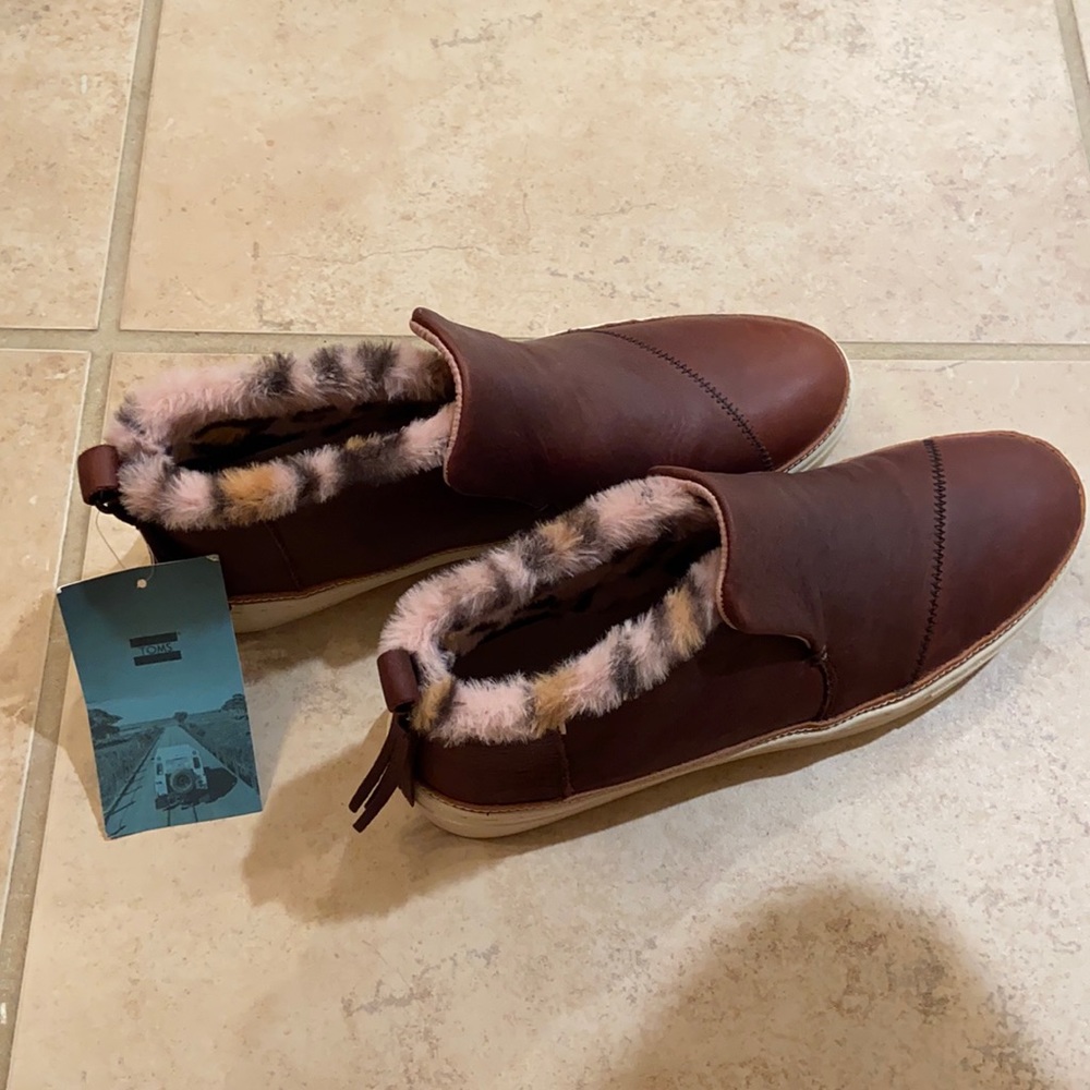 Never Been Worn NEW TOMS Paxton slip on sneaker.